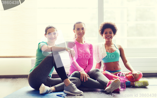 Image of women with bottles of water in gym