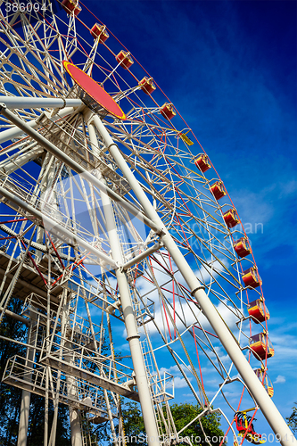 Image of Ferris wheel in sky