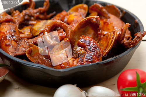 Image of fresh seafoos stew on an iron skillet