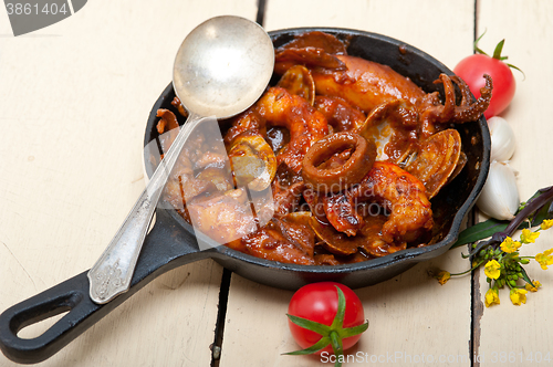 Image of fresh seafoos stew on an iron skillet