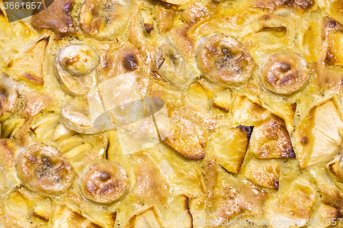 Image of Charlotte pie with apples