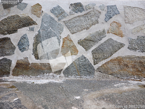 Image of Wall with stones finish