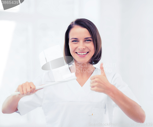 Image of dentist with toothbrush in hospital