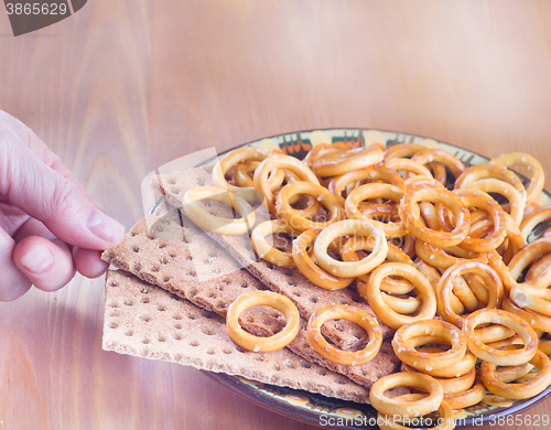 Image of crispy food on table crispbread