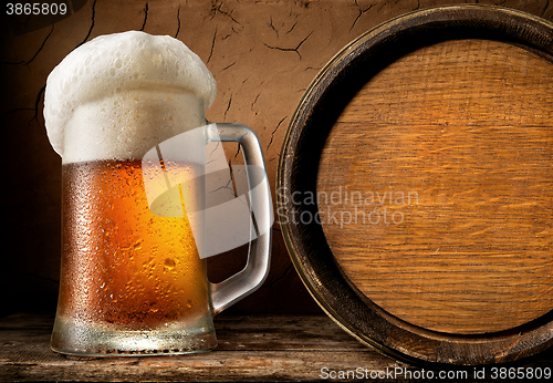 Image of Frothy beer and barrel