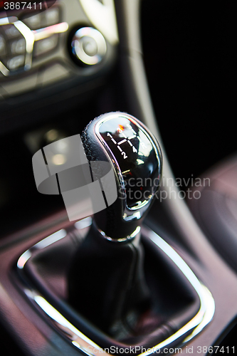 Image of manual gearbox in the car