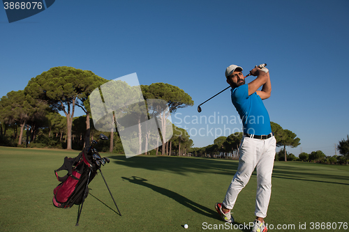 Image of golf player hitting shot