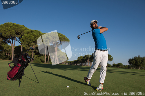 Image of golf player hitting shot