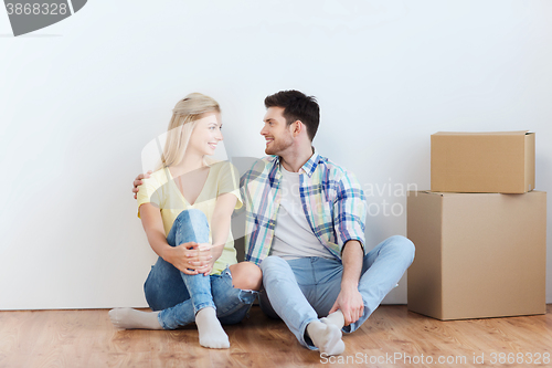 Image of couple with cardboard boxes moving to new home