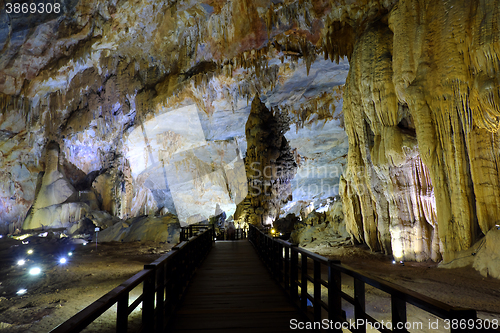 Image of Paradise cave, Quang Binh, Vietnam travel, heritage