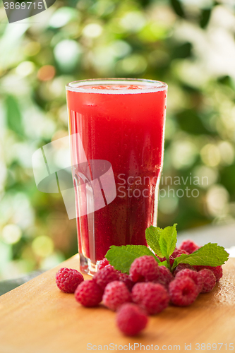 Image of fruit drink with raspberries