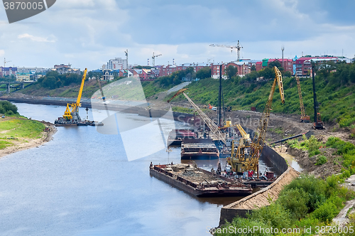 Image of Floating cranes and pile driving machine on barge