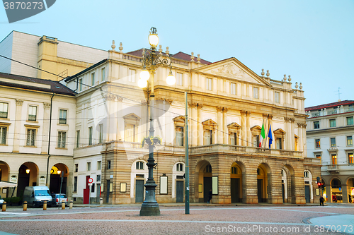 Image of La Scaka opera house building in Milan, Italy