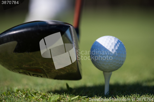 Image of golf club and ball in grass