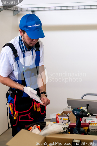 Image of Young electrician performs task of competition