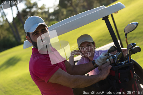 Image of couple in buggy on golf course