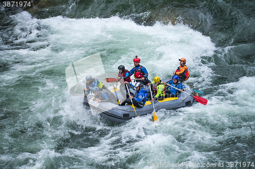 Image of Grey raft team