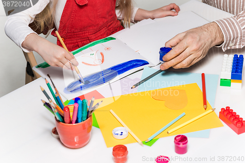 Image of The daughter and father drawing together