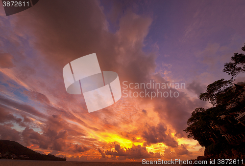 Image of A majestic sunrise, sunset over the ocean