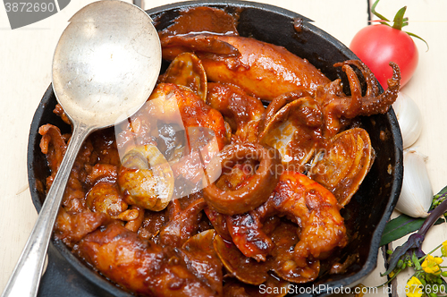 Image of fresh seafoos stew on an iron skillet