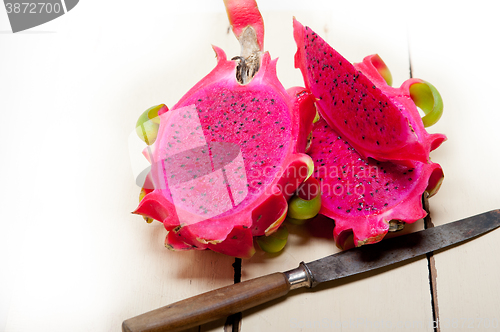 Image of fresh dragon fruit 