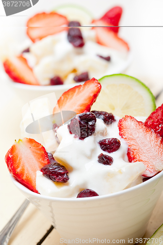 Image of fruit and yogurt salad healthy breakfast