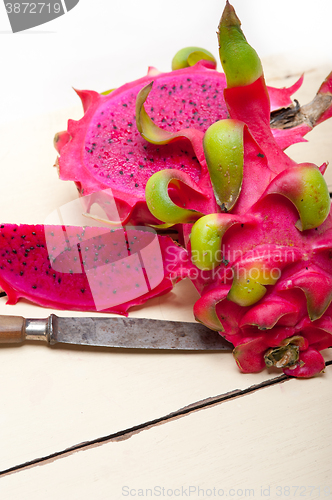 Image of fresh dragon fruit 