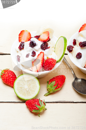 Image of fruit and yogurt salad healthy breakfast