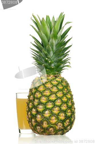 Image of Fresh pineapple juice and ripe pineapple