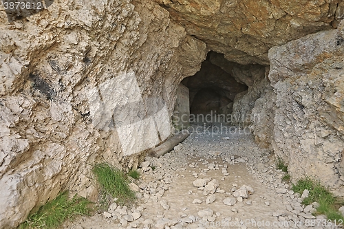 Image of Tunnel in stone