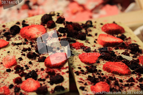 Image of white chocolate with strawberries 