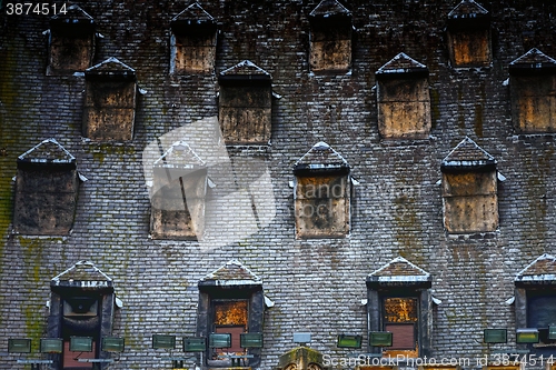 Image of Many windows on the roof