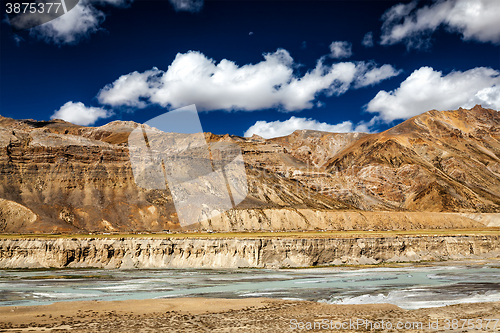 Image of Himalayan landscape along Manali-Leh road