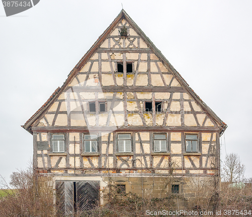 Image of rundown old farmhouse