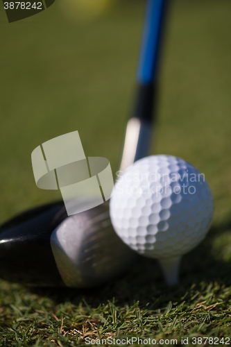 Image of golf club and ball in grass