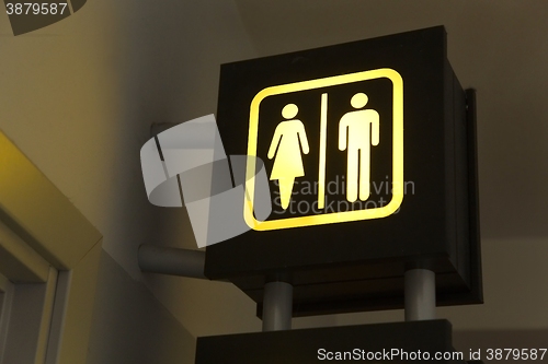 Image of Toilet sign with arrow