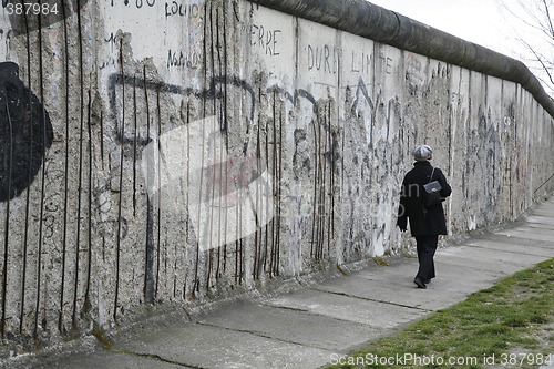 Image of Fragment of the Berlin wall (series)