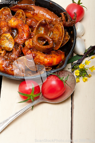 Image of fresh seafoos stew on an iron skillet