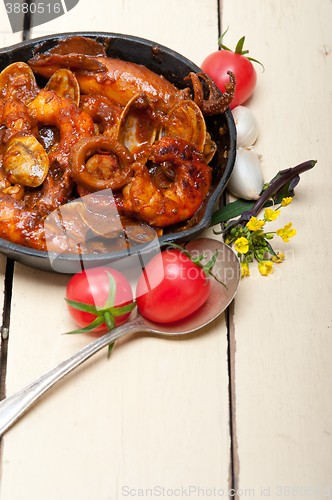 Image of fresh seafoos stew on an iron skillet