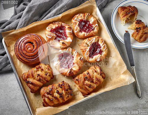 Image of various freshly baked sweet buns