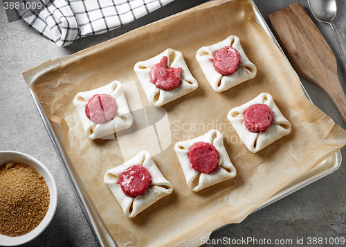 Image of raw sweet buns on baking pan