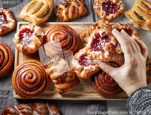 Image of freshly baked sweet buns