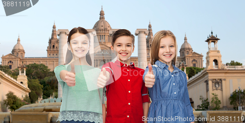 Image of happy boy and girsl showing thumbs up