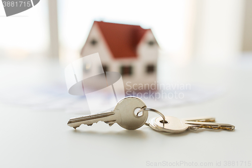 Image of close up of home model, money and house keys