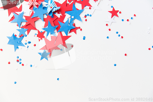 Image of stars confetti on american independence day party