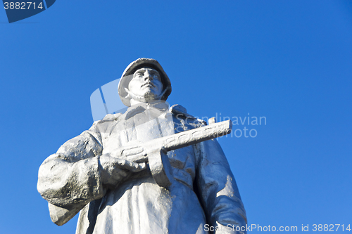 Image of Statue to Soviet warrior