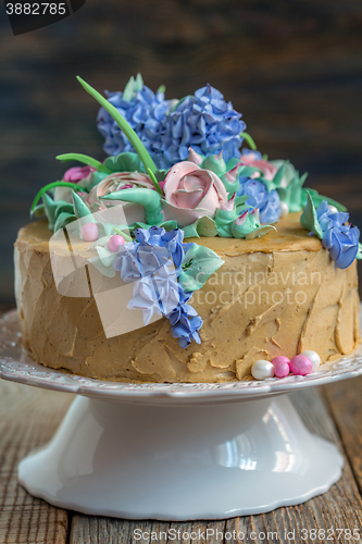 Image of Cake with spring flowers from cream.