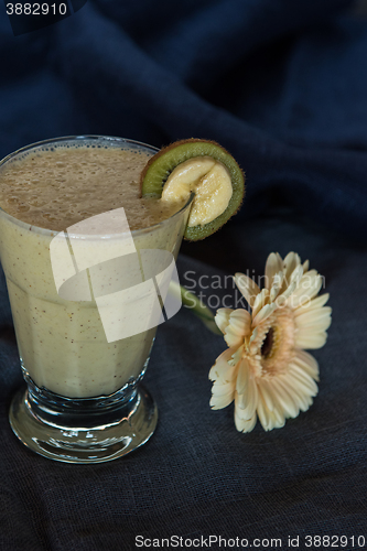 Image of smoothie made from kiwi, bananas and orange juice