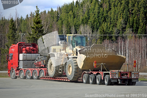 Image of Scania Semi Hauls Oversize Load, Rear View