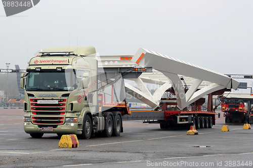 Image of Scania Truck Transports Oversize Load